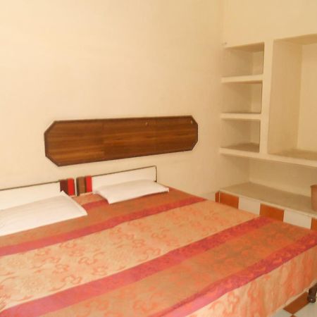 Gaurav Guest House Mathura Eksteriør billede