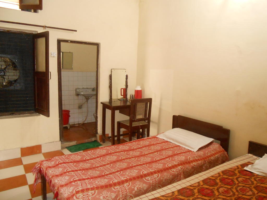 Gaurav Guest House Mathura Eksteriør billede