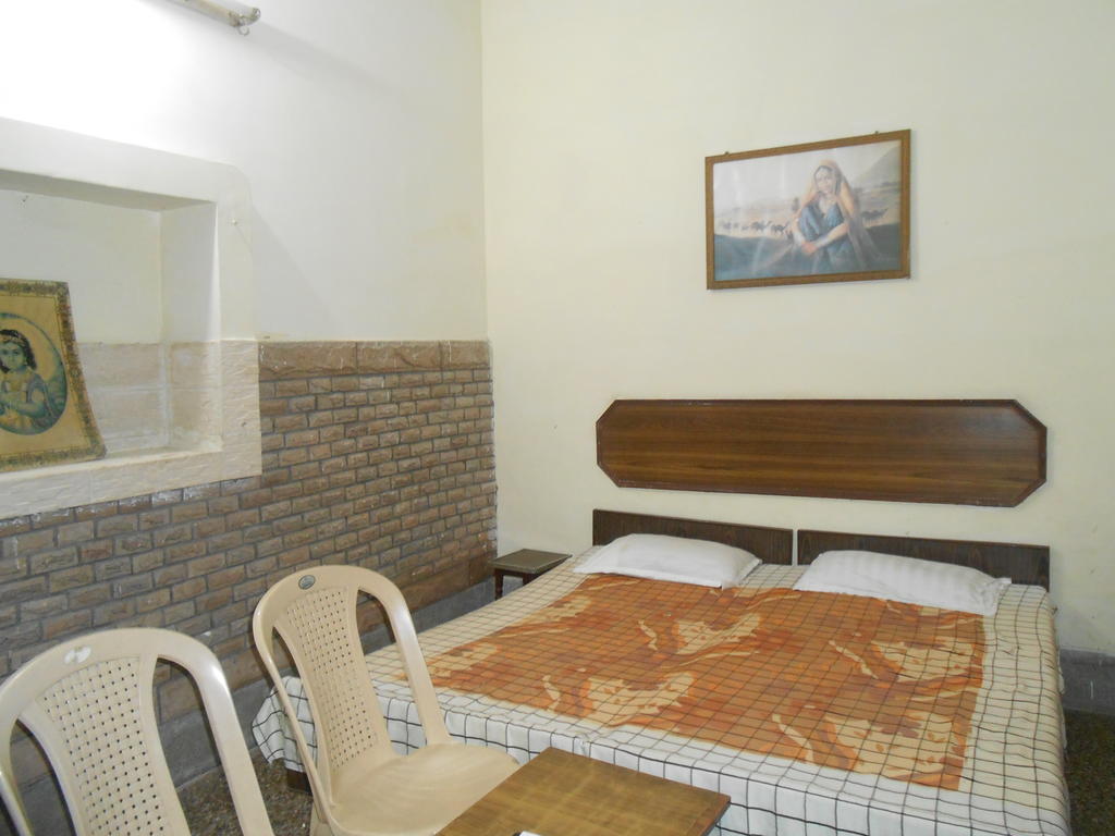 Gaurav Guest House Mathura Værelse billede