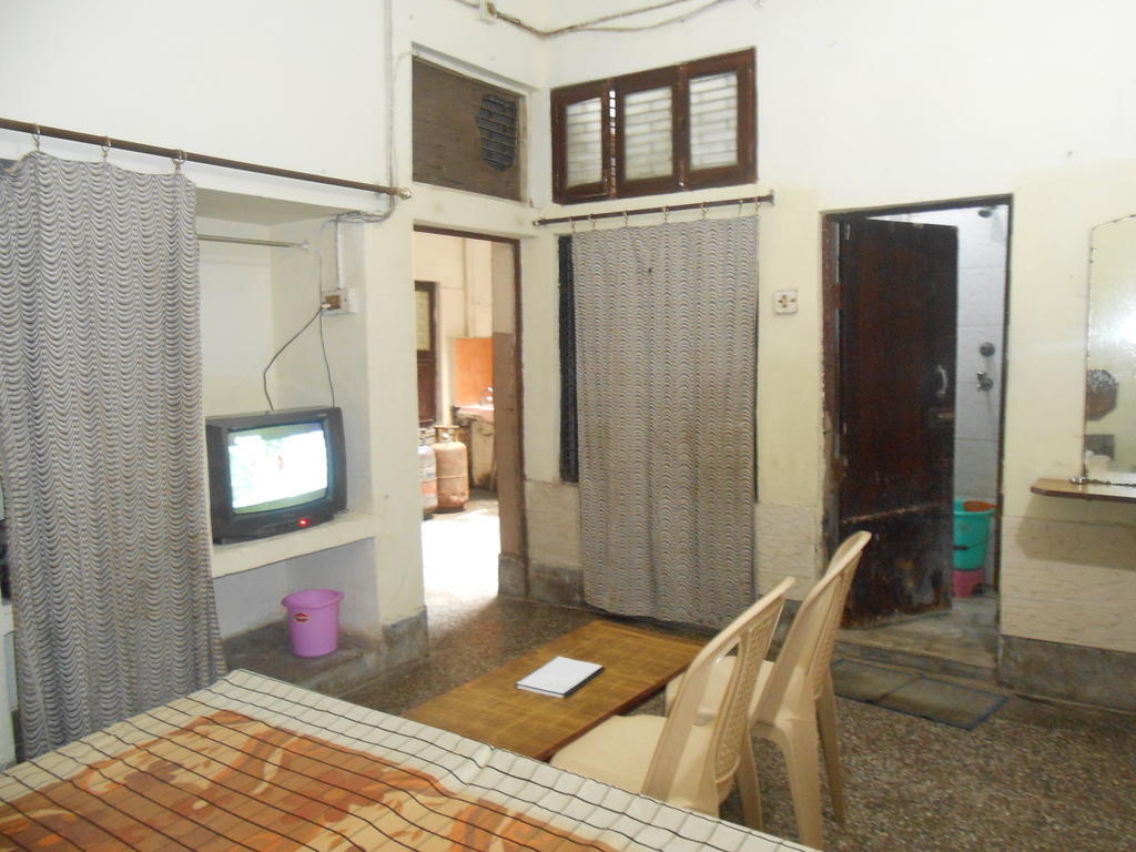 Gaurav Guest House Mathura Værelse billede
